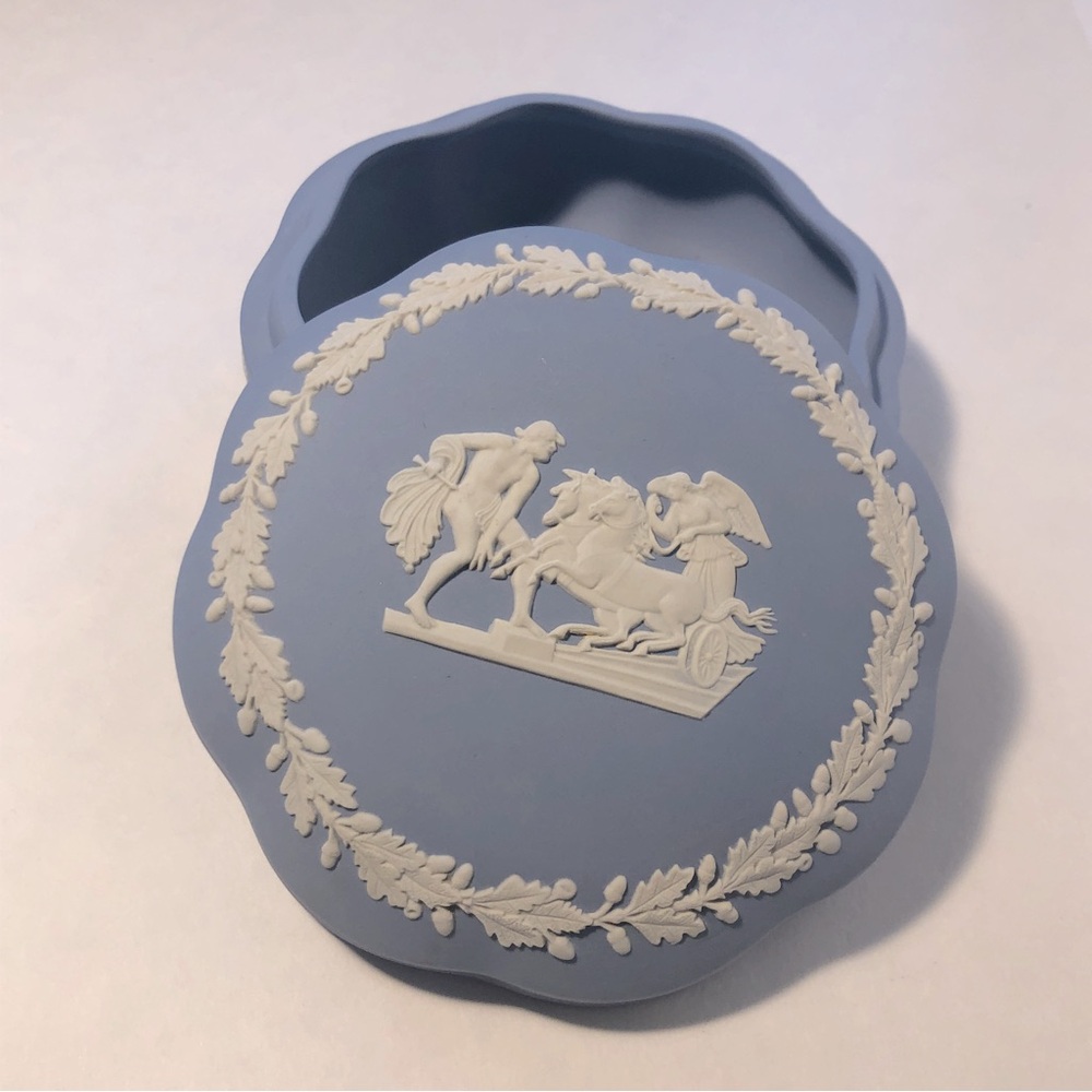 Wedgewood Blue Jasperware Trinket Dish ✨